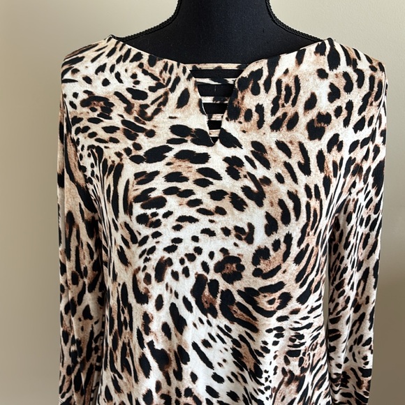 Chico’s Traveler’s Collection 3/4 sleeve animal print tunic. EUC.  Size Medium. - Picture 6 of 14